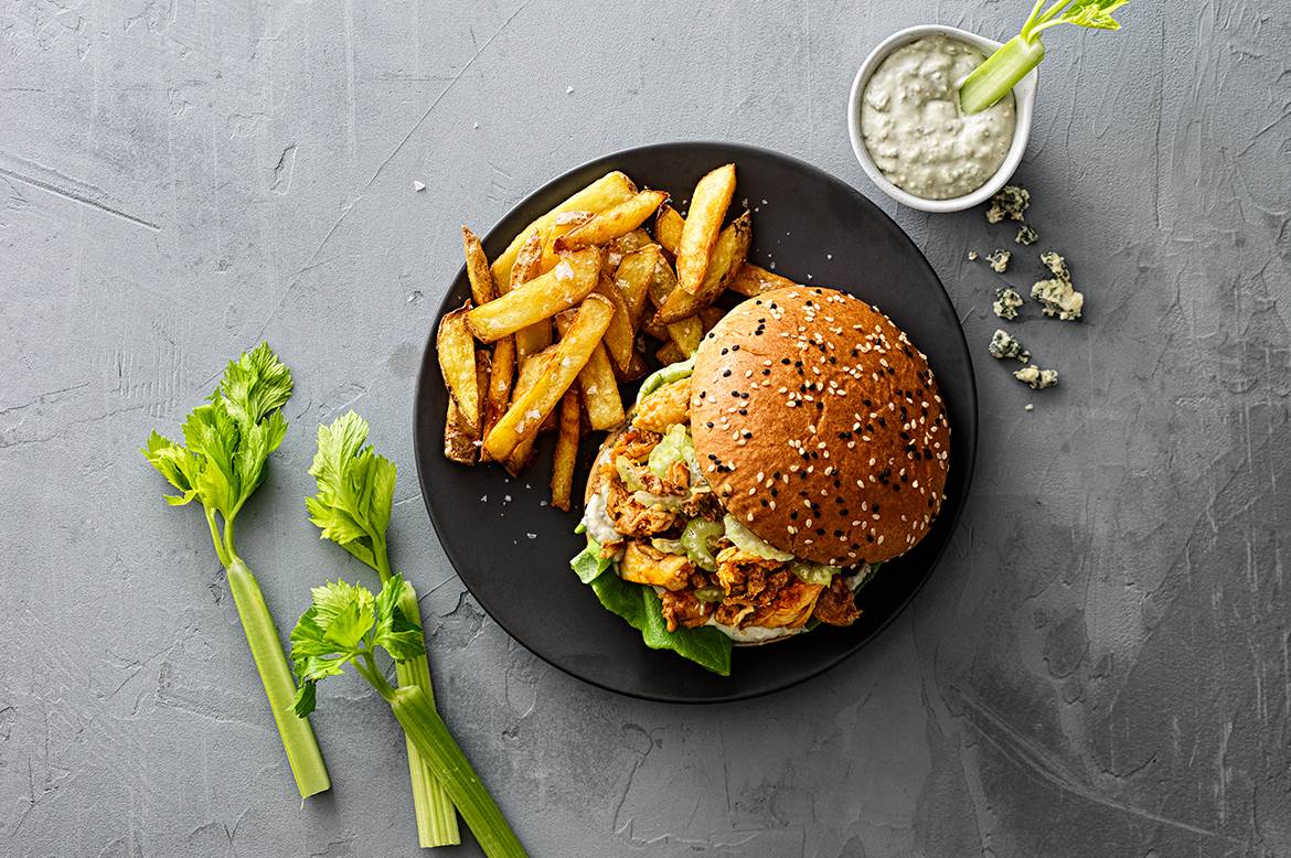 BUFFALO CHICKEN BURGER Korvbrödsbagarn