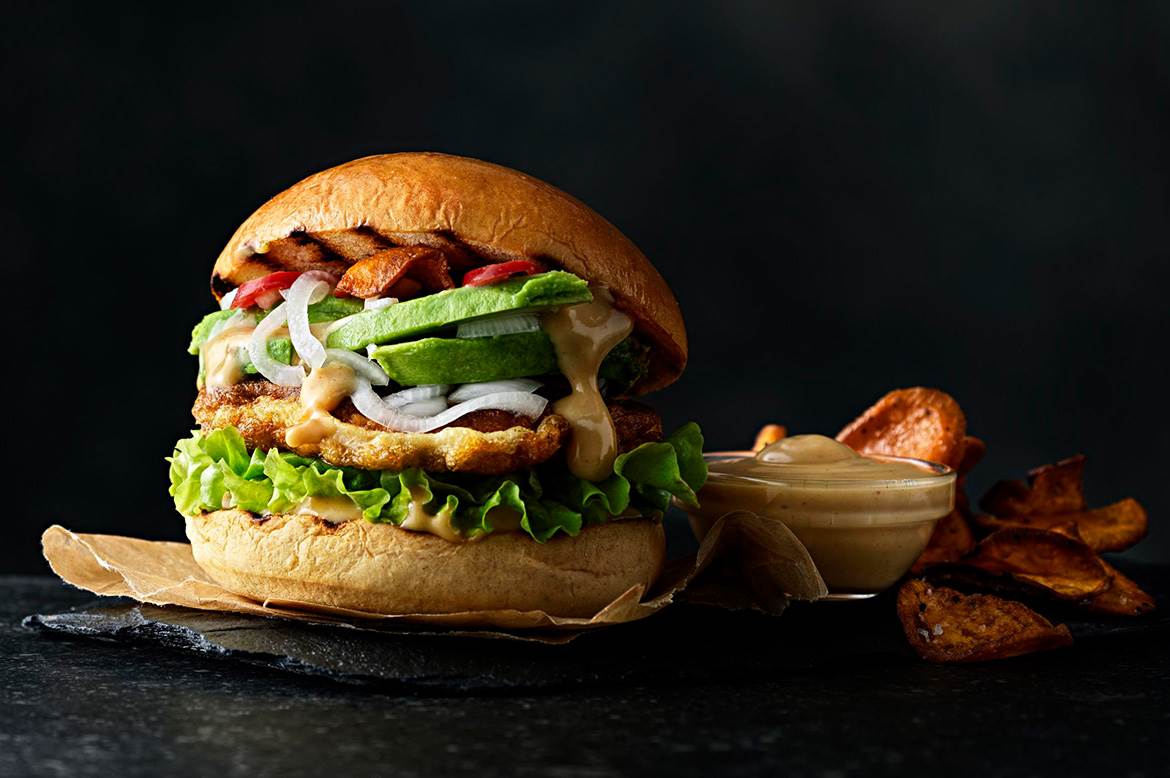 SÖTPOTATISBURGARE MED AVOKADO